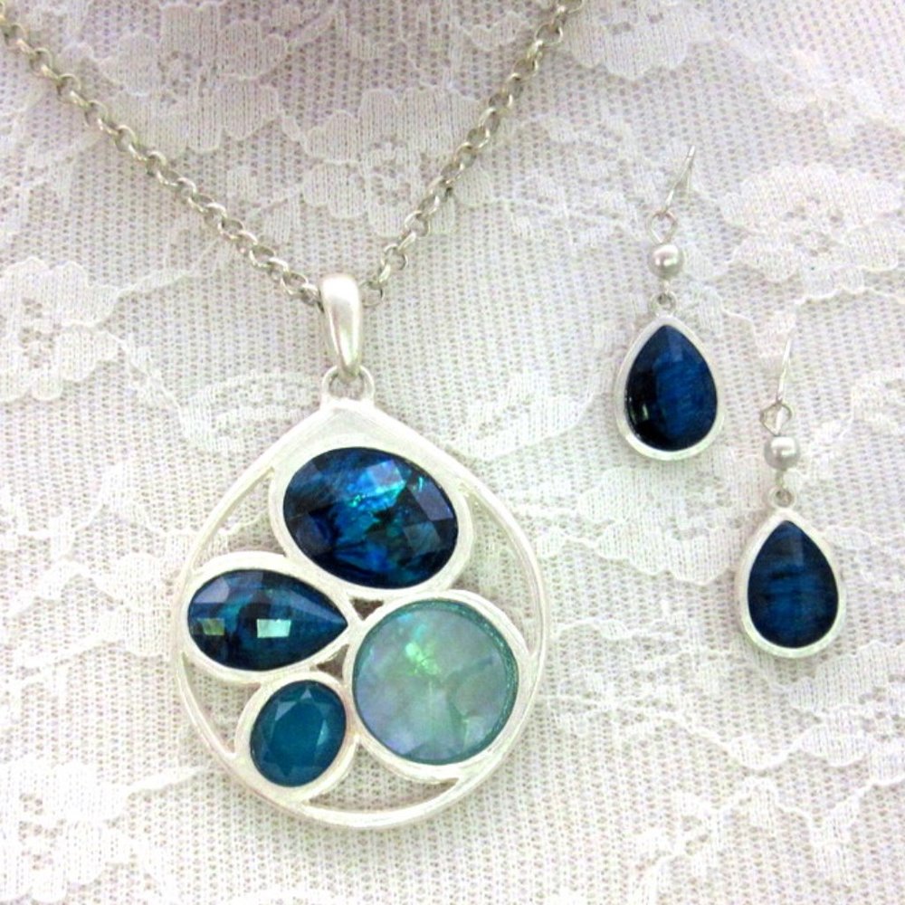 KENNETH COLE Blue & silver abstract necklace pendant & pierced earrings